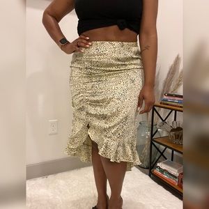 VERO MODA Ruched Asymmetric Satin Skirt